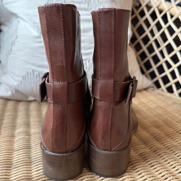 10022-SHOE SAKS FIFTH AVENUE BROWN LEATHER SHORT BUCKLE BOOTS - Picture 4 of 7